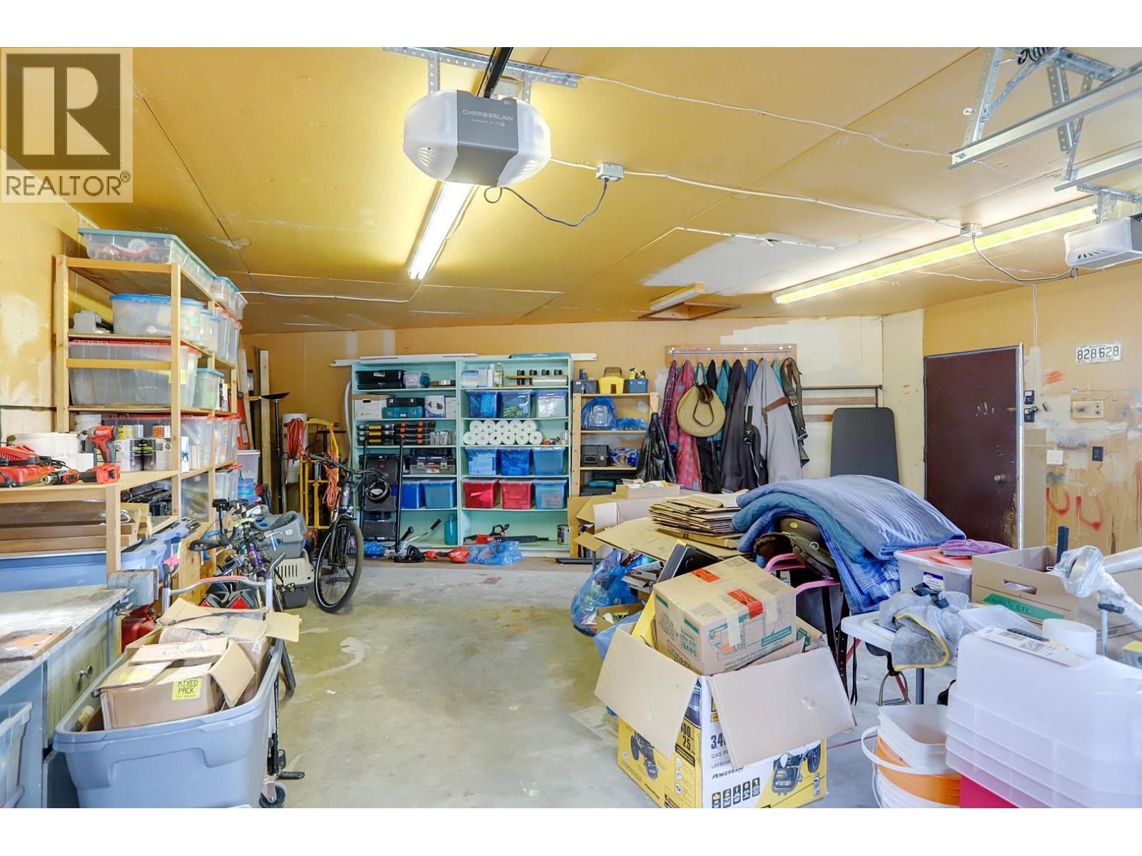 674 Pheasant Road, Vernon, BC - Indoor Photo Showing Garage