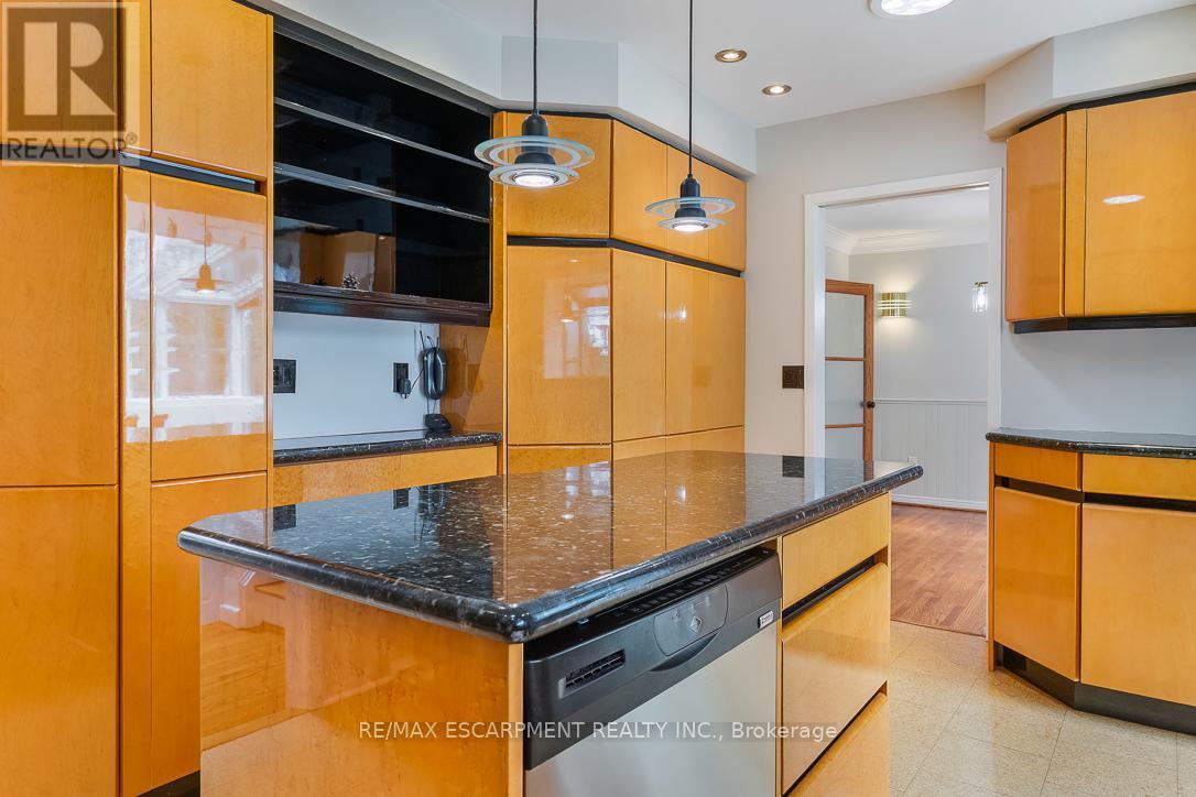1443 Birchwood Drive, Mississauga, ON - Indoor Photo Showing Kitchen