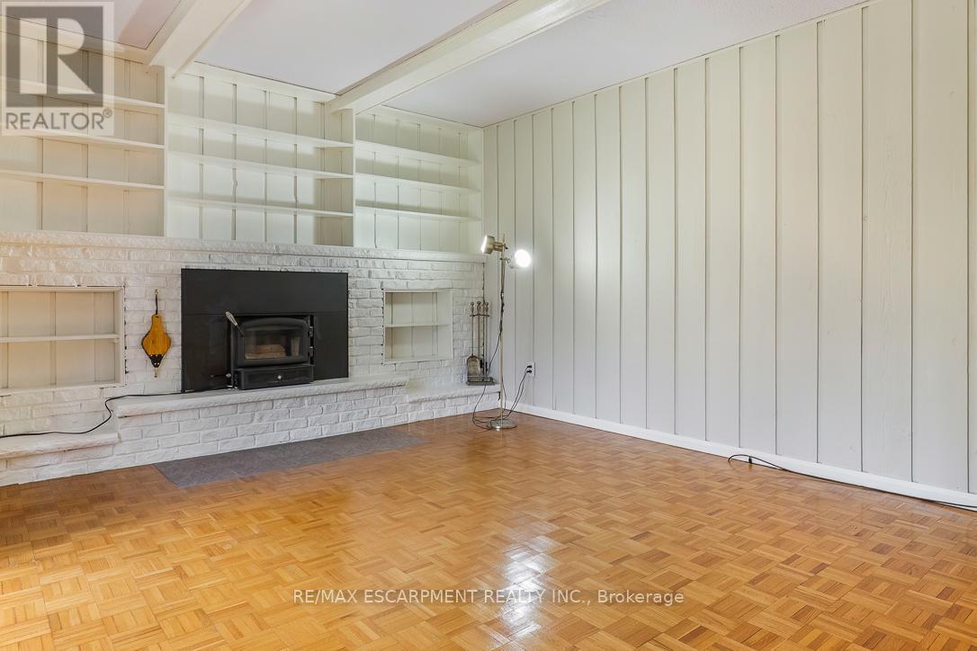 1443 Birchwood Drive, Mississauga, ON - Indoor Photo Showing Living Room With Fireplace