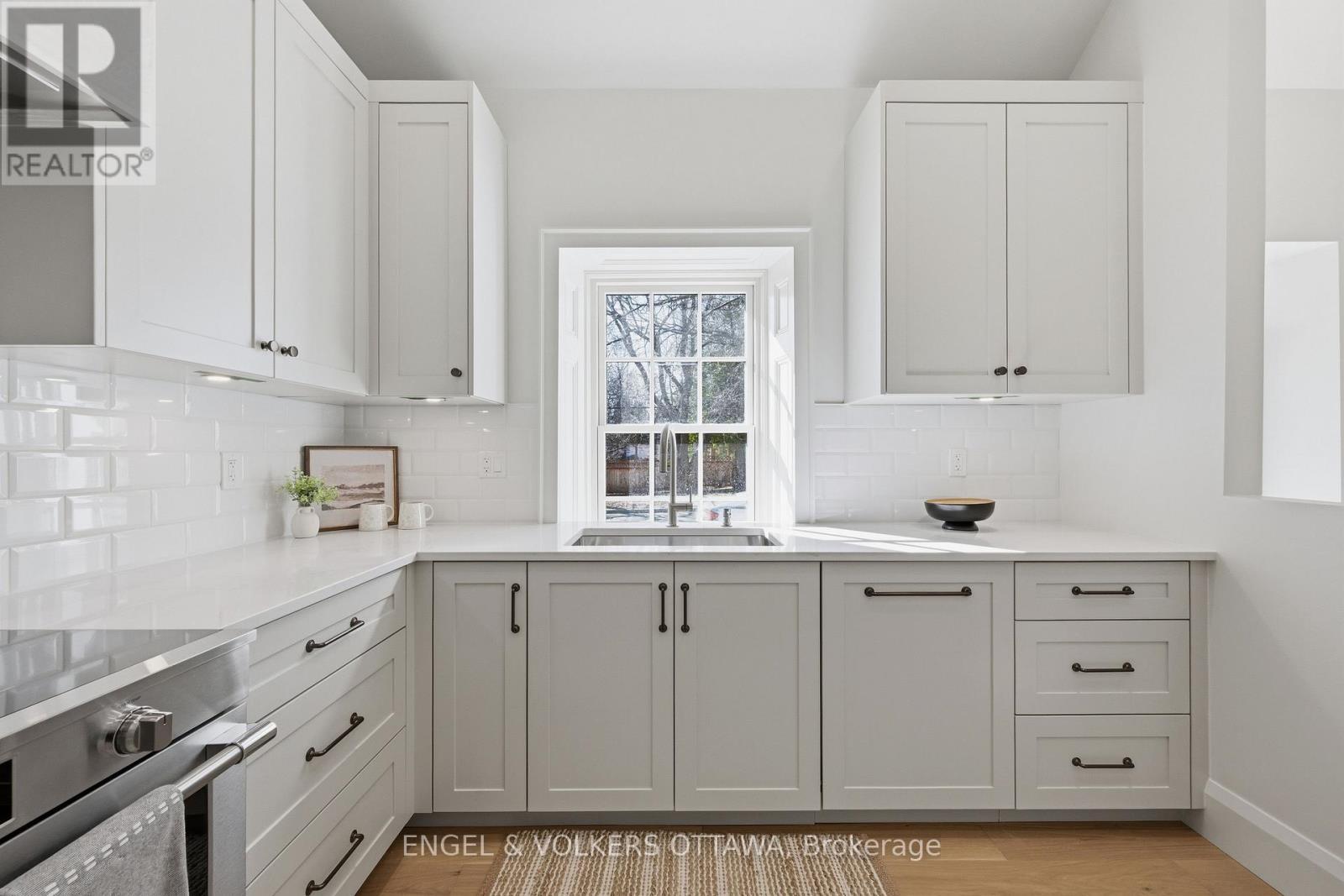 71 Thomas Street, Ottawa, ON - Indoor Photo Showing Kitchen