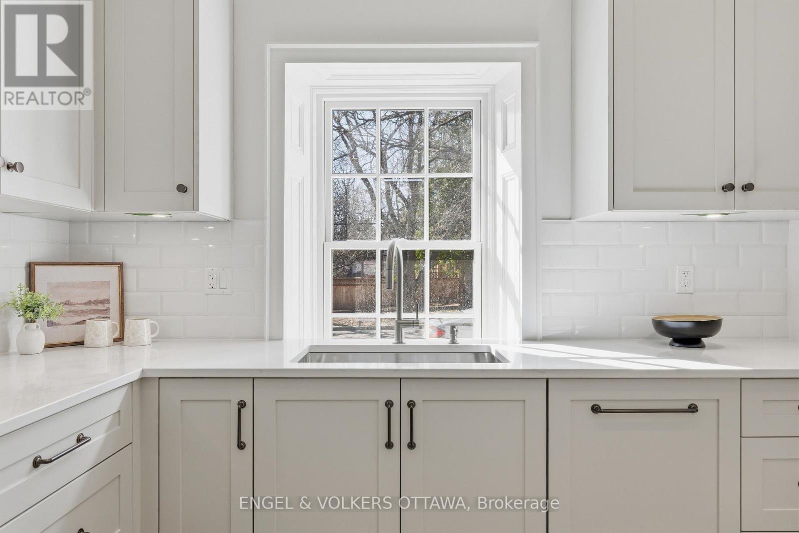 71 Thomas Street, Ottawa, ON - Indoor Photo Showing Kitchen