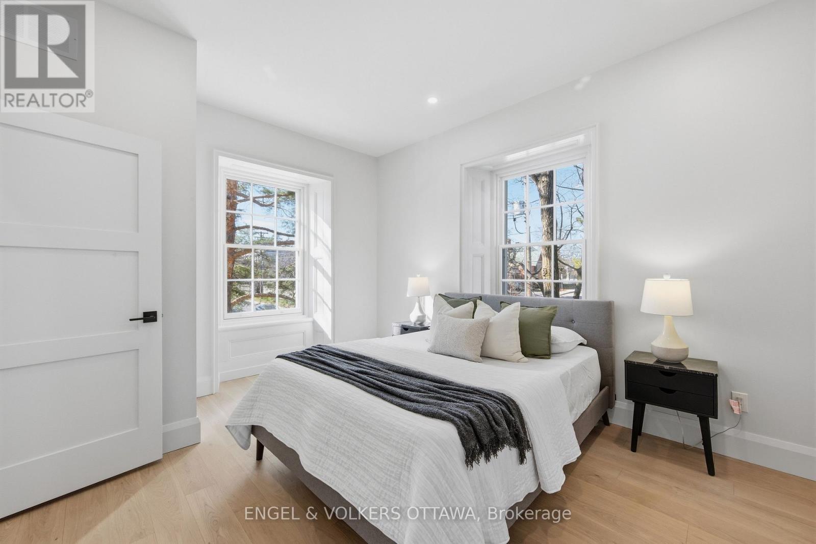 71 Thomas Street, Ottawa, ON - Indoor Photo Showing Bedroom