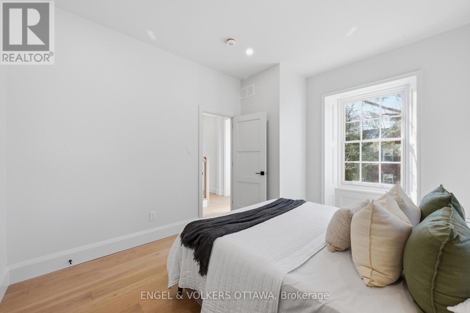 71 Thomas Street, Ottawa, ON - Indoor Photo Showing Bedroom