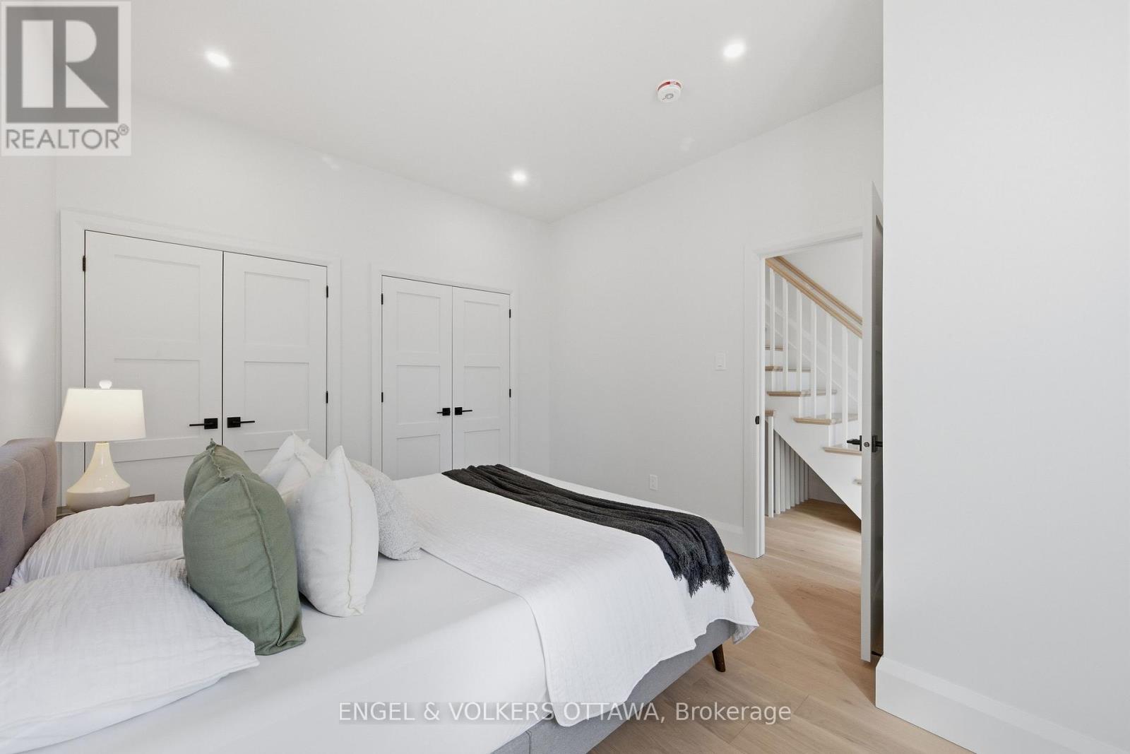 71 Thomas Street, Ottawa, ON - Indoor Photo Showing Bedroom