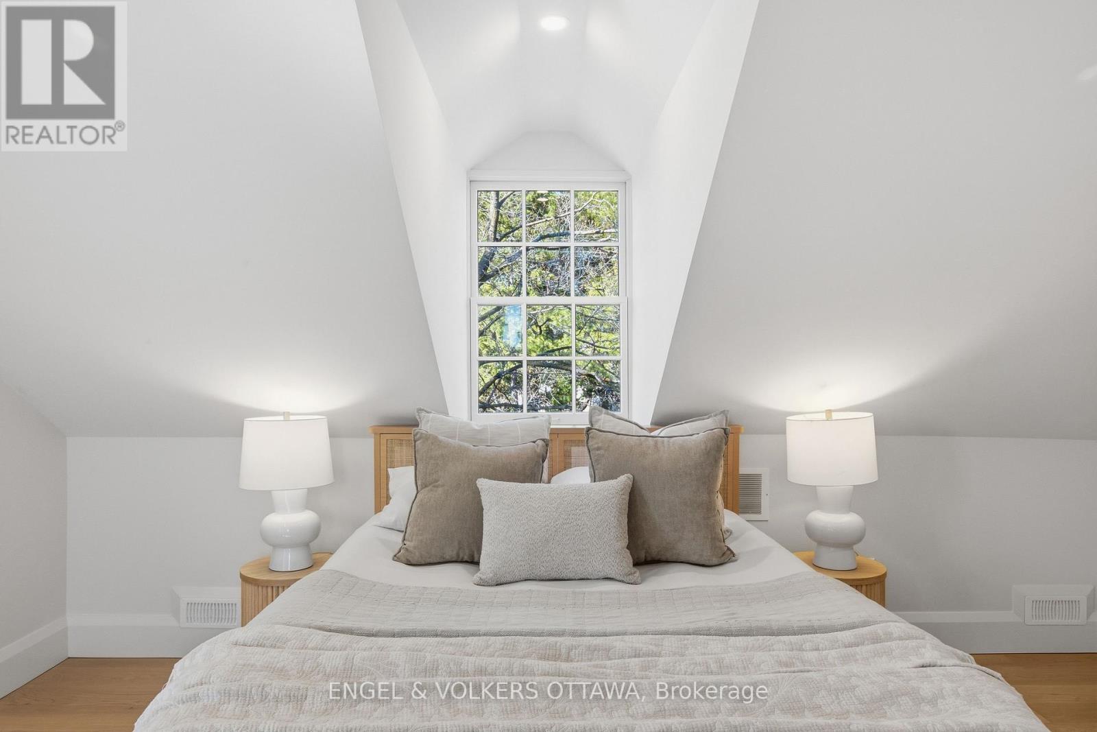 71 Thomas Street, Ottawa, ON - Indoor Photo Showing Bedroom