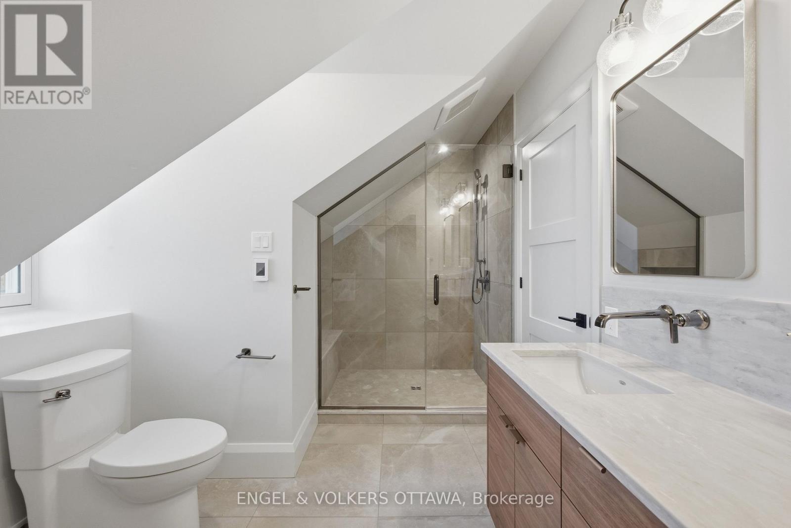 71 Thomas Street, Ottawa, ON - Indoor Photo Showing Bathroom