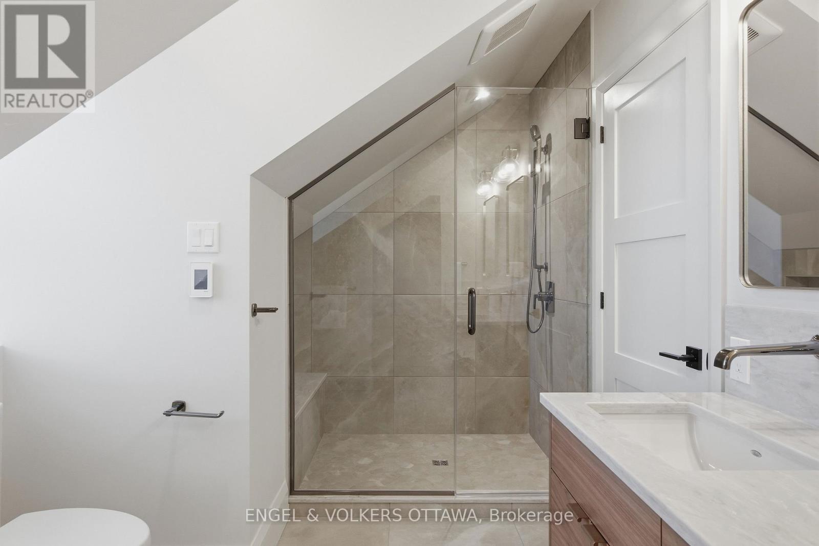 71 Thomas Street, Ottawa, ON - Indoor Photo Showing Bathroom