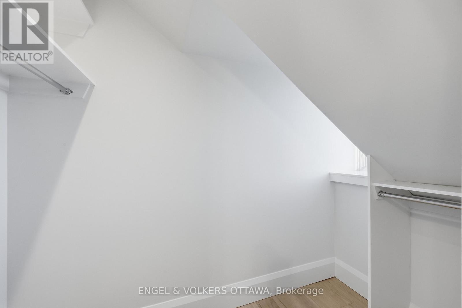 Walk-in closet - 71 Thomas Street, Ottawa, ON - Indoor