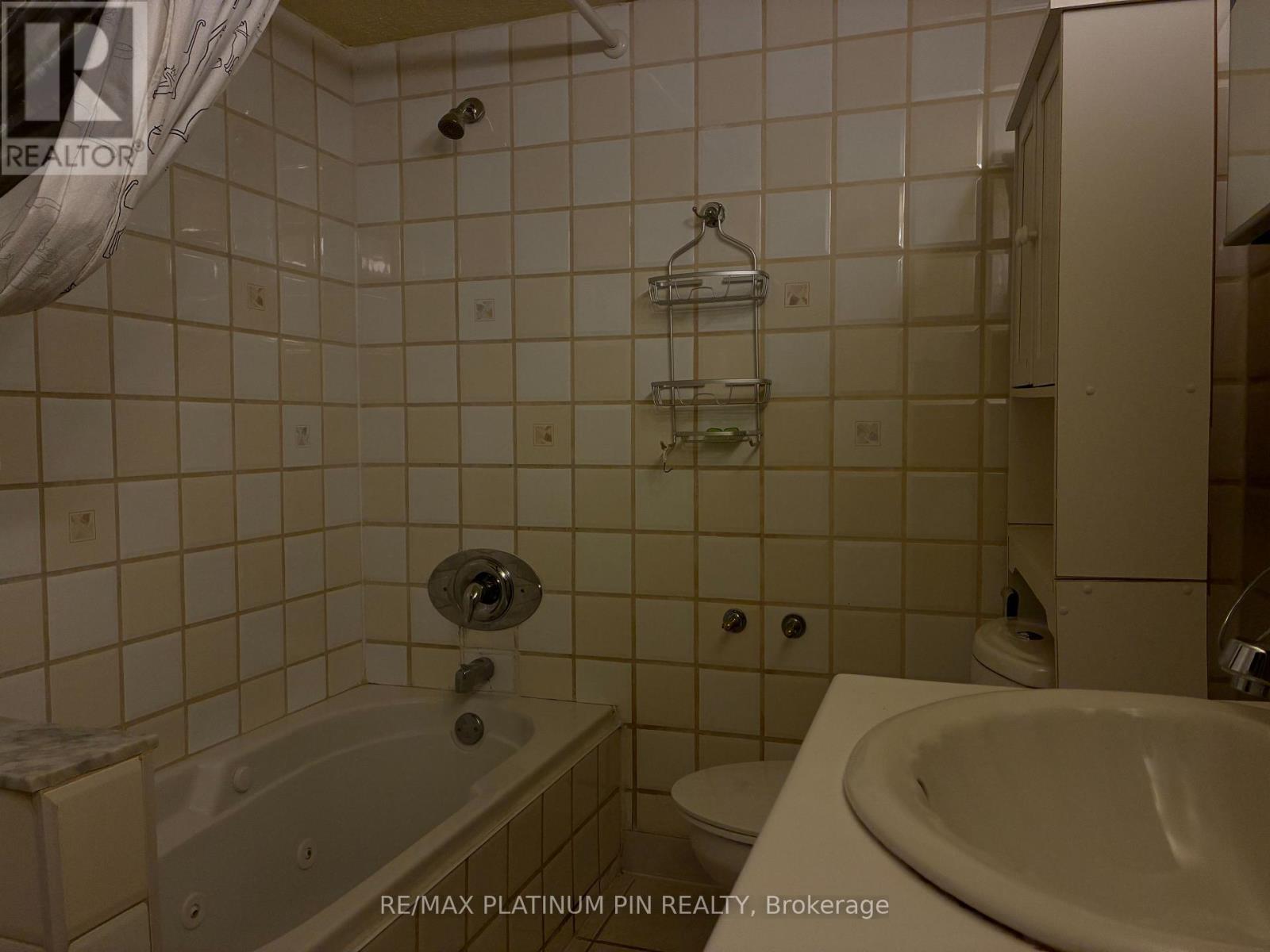 Lower Level - 315 Apache Trail, Toronto, ON - Indoor Photo Showing Bathroom