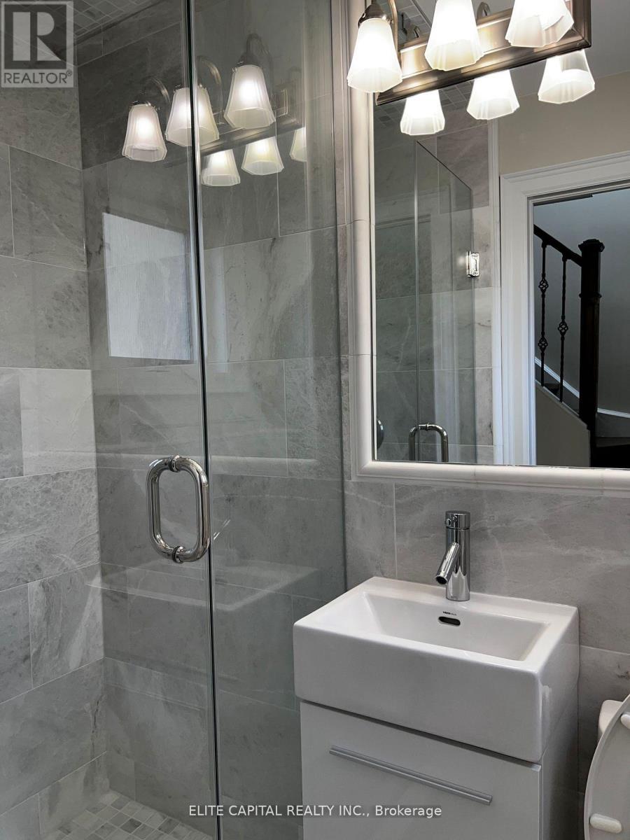 67 Hutcherson Square, Toronto, ON - Indoor Photo Showing Bathroom