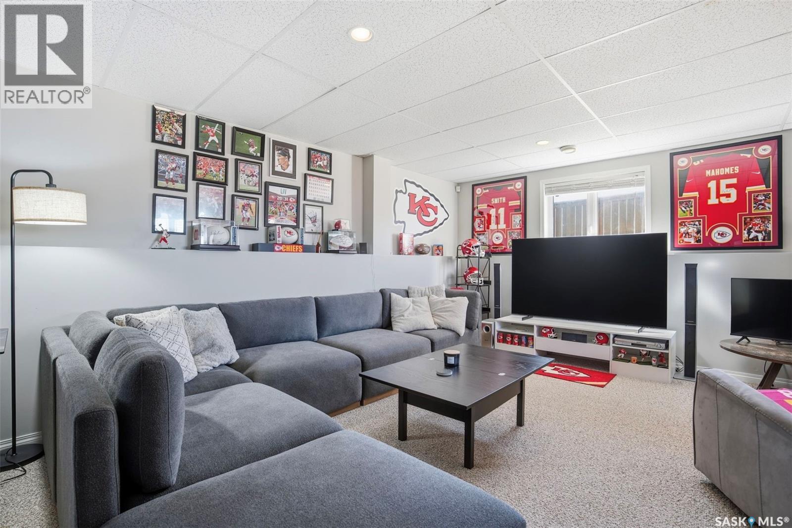 101 Lakeridge Drive, Warman, SK - Indoor Photo Showing Living Room