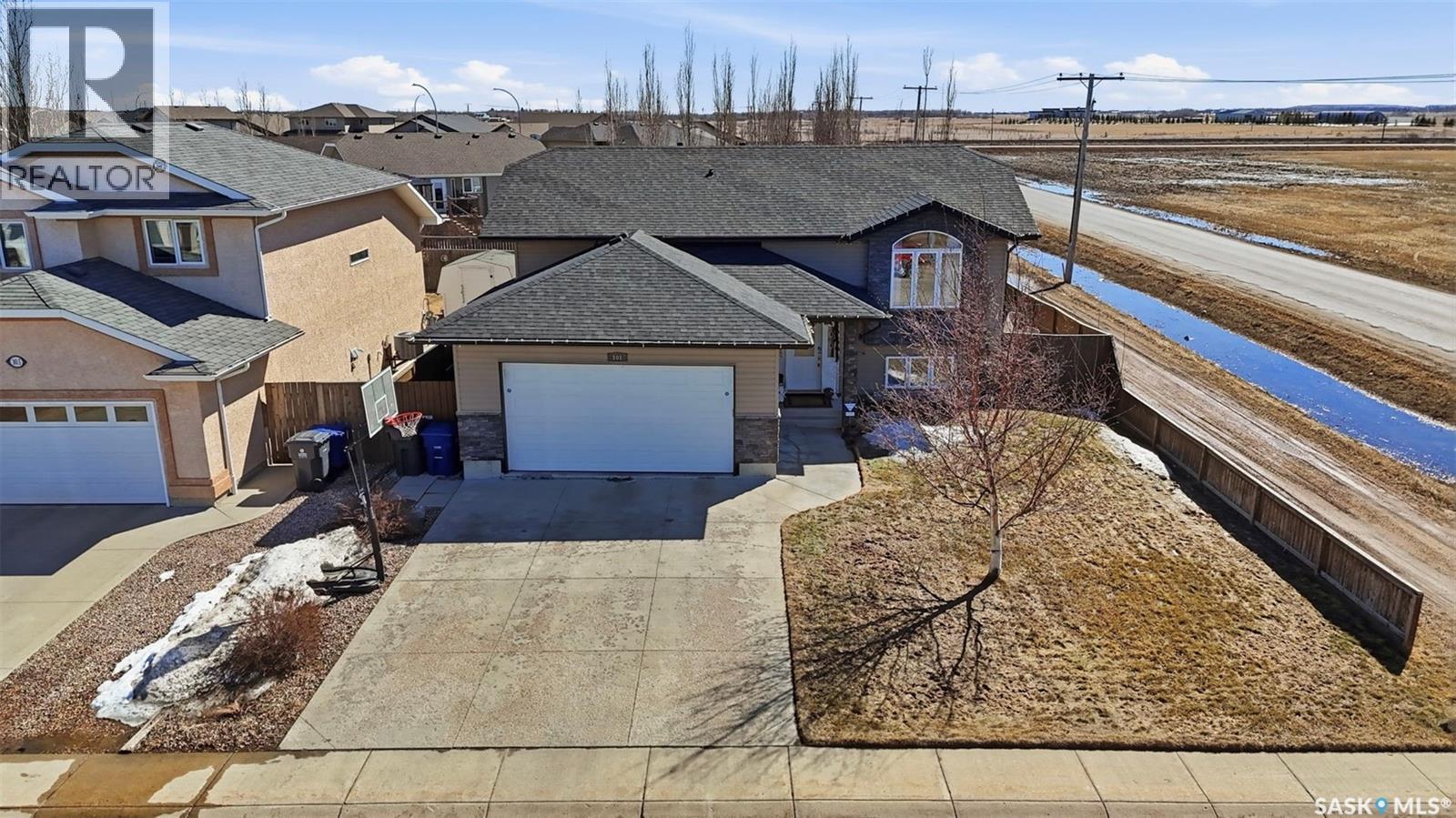 101 Lakeridge Drive, Warman, SK - Outdoor