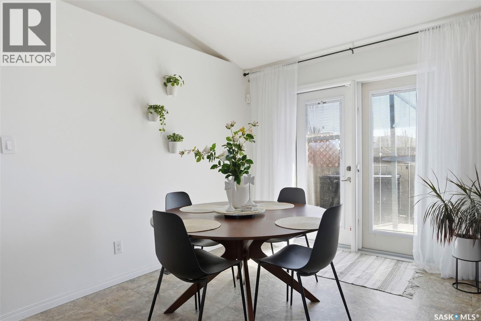 101 Lakeridge Drive, Warman, SK - Indoor Photo Showing Dining Room