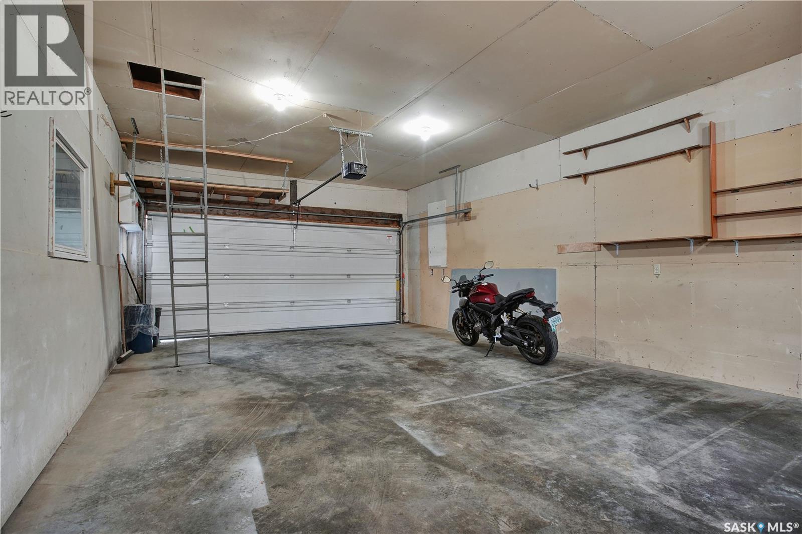 82 2Nd Street, Osler, SK - Indoor Photo Showing Garage