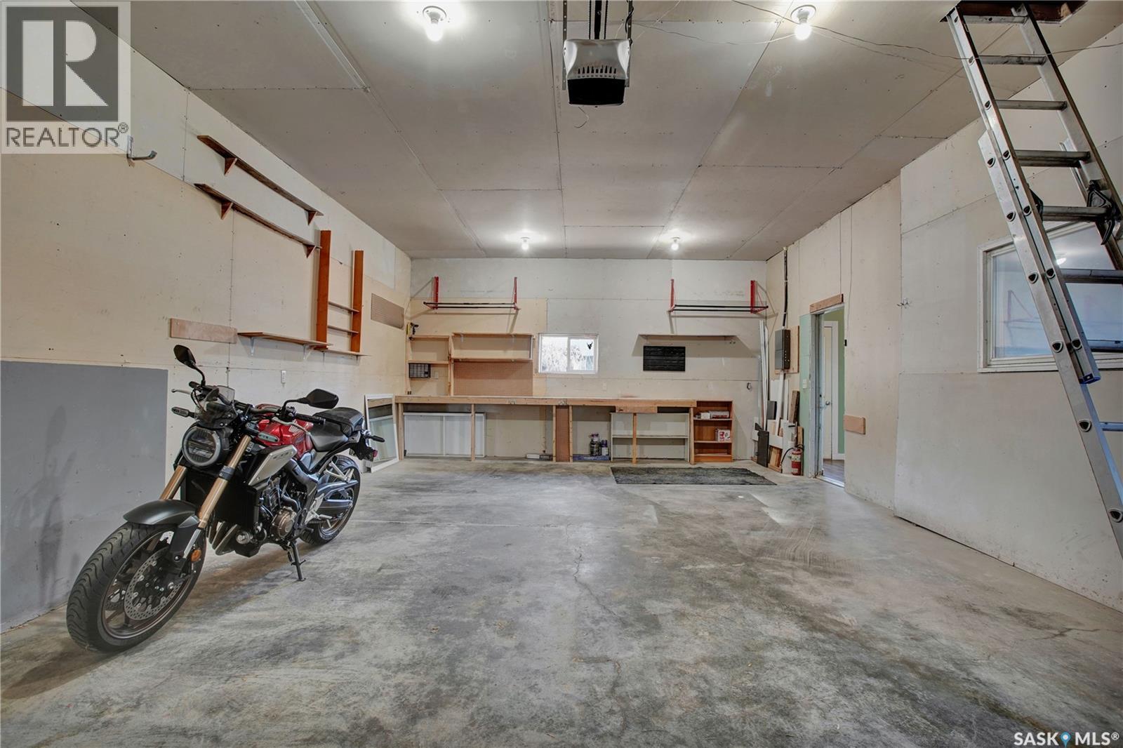 82 2Nd Street, Osler, SK - Indoor Photo Showing Garage