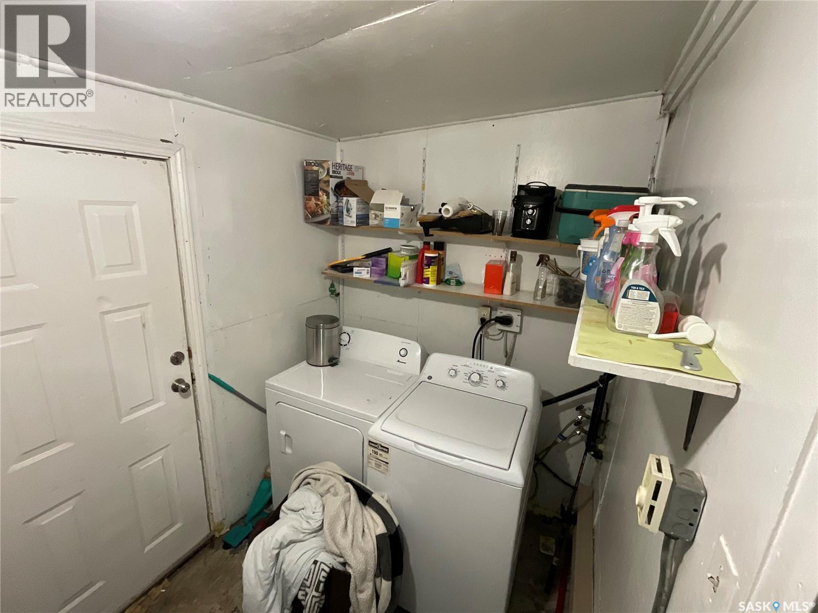 1002 8Th Street, Rosthern, SK - Indoor Photo Showing Laundry Room