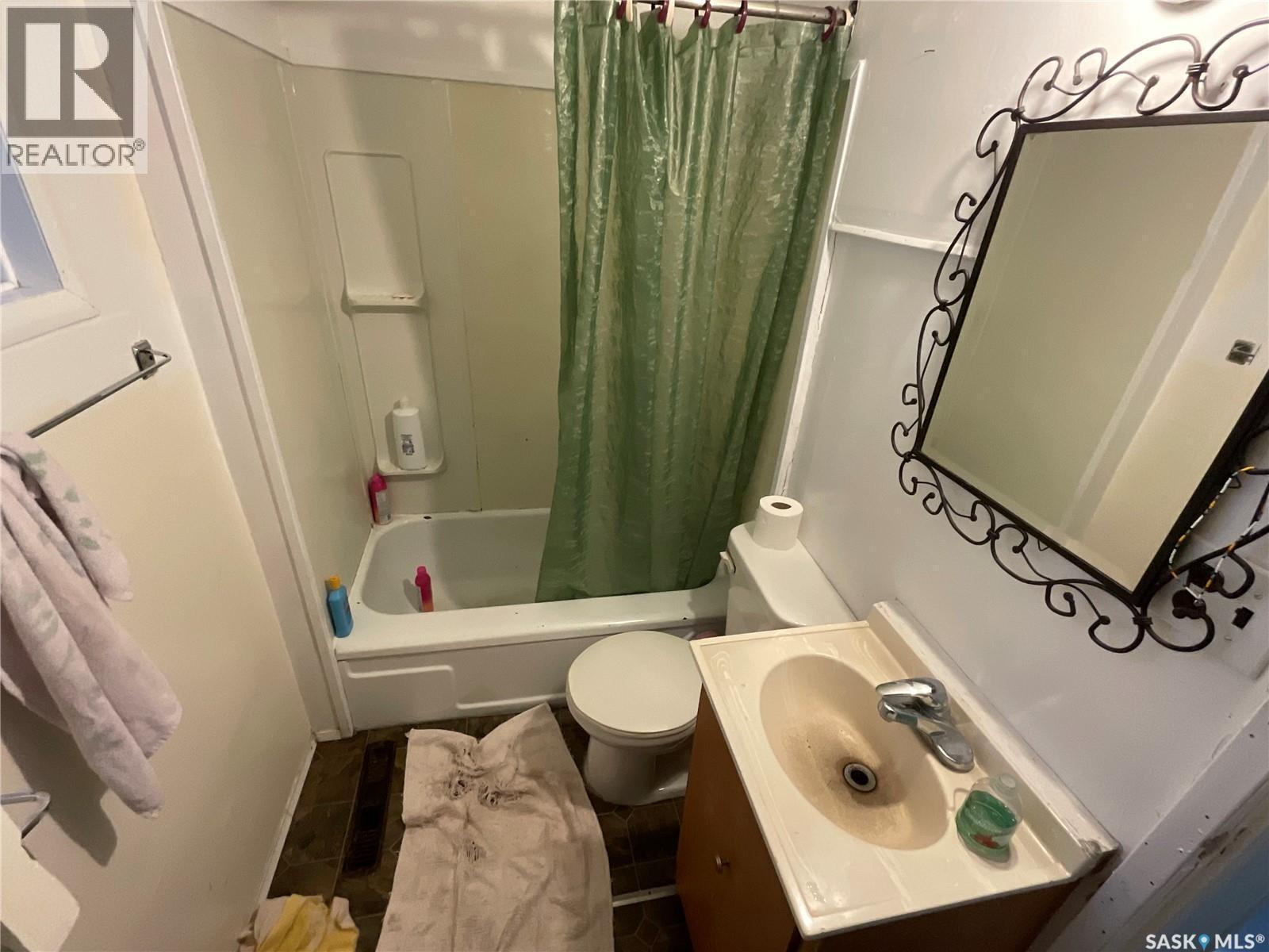 1002 8Th Street, Rosthern, SK - Indoor Photo Showing Bathroom