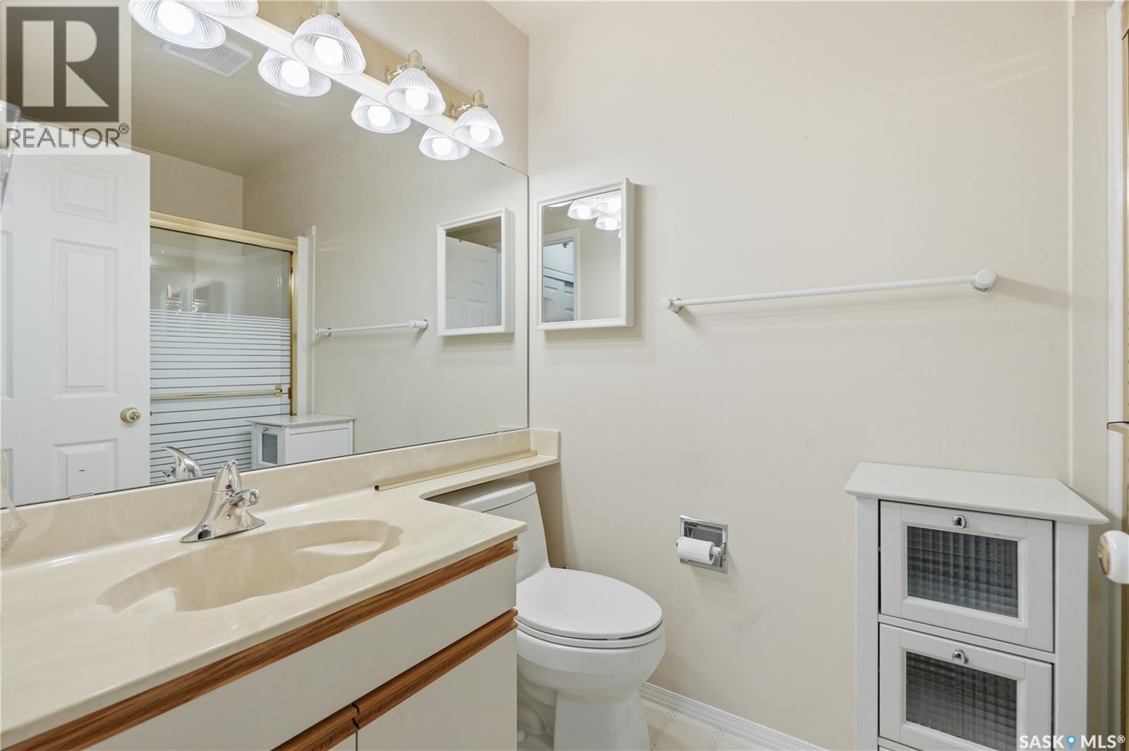402 301 Cree Crescent, Saskatoon, SK - Indoor Photo Showing Bathroom