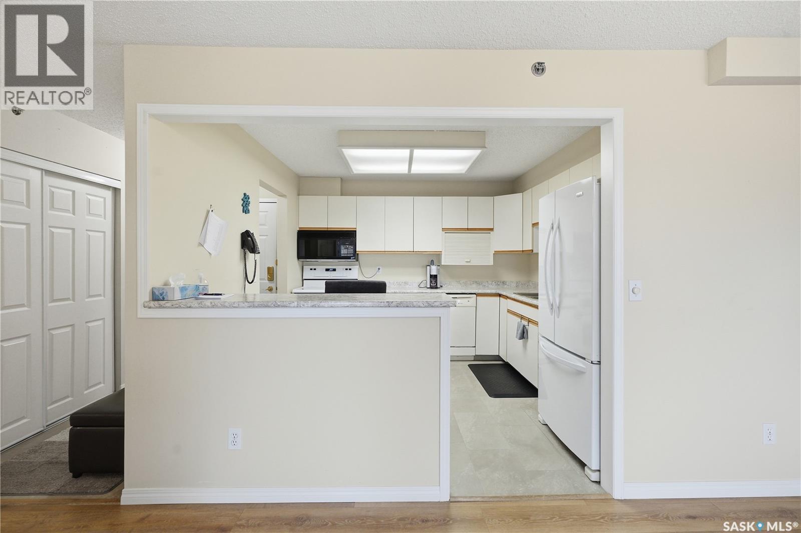402 301 Cree Crescent, Saskatoon, SK - Indoor Photo Showing Kitchen