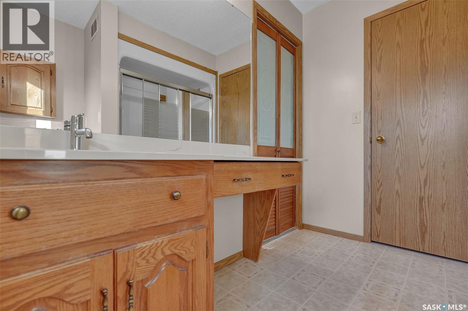 3139 Thacker Bay E, Regina, SK - Indoor