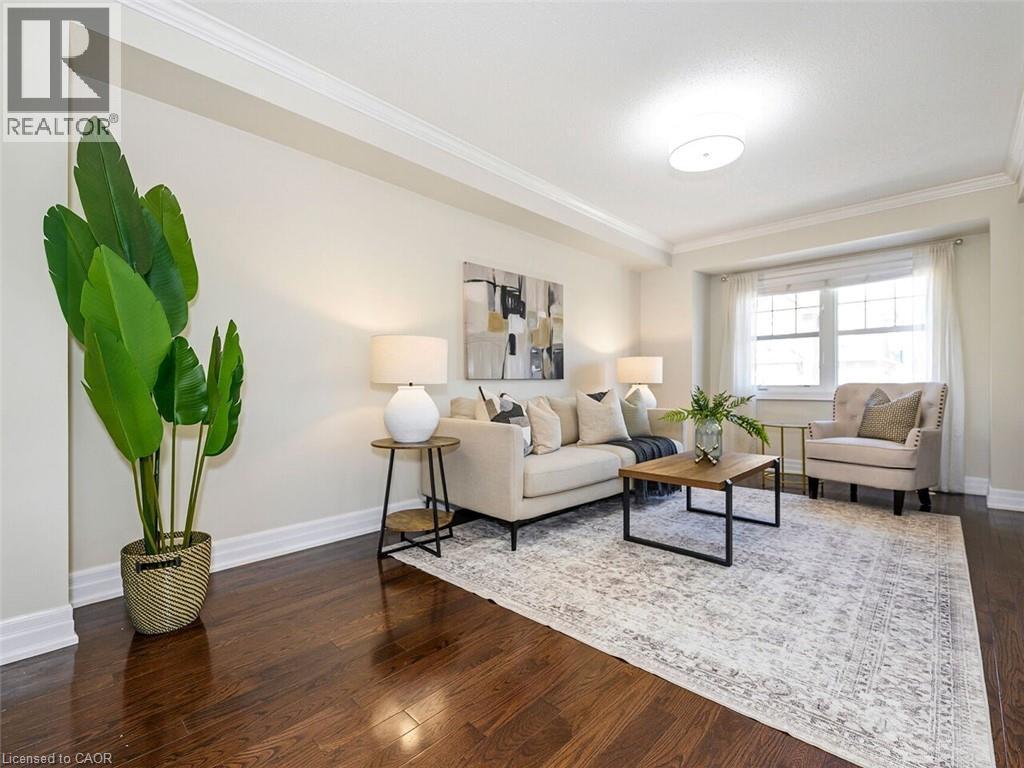 656 Frank Place, Milton, ON - Indoor Photo Showing Living Room