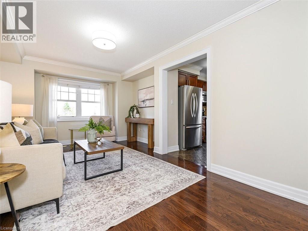 656 Frank Place, Milton, ON - Indoor Photo Showing Living Room