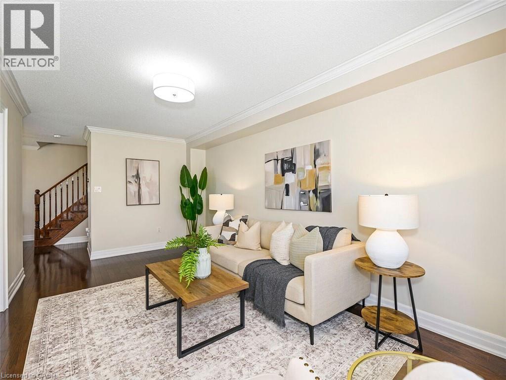 656 Frank Place, Milton, ON - Indoor Photo Showing Living Room