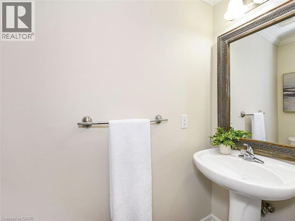 656 Frank Place, Milton, ON - Indoor Photo Showing Bathroom