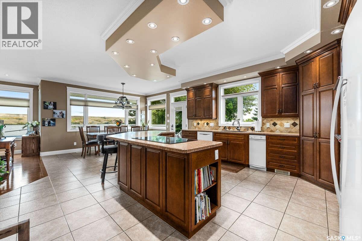 914 Tatanka Drive, Sun Valley, SK - Indoor Photo Showing Kitchen