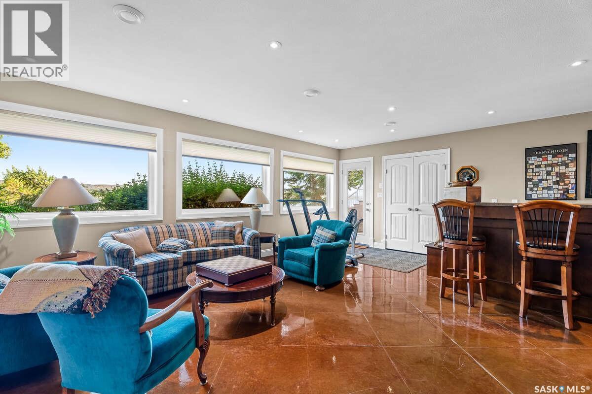 914 Tatanka Drive, Sun Valley, SK - Indoor Photo Showing Living Room