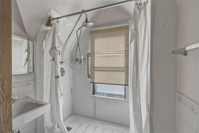1665 Alexander Ave, Winnipeg, MB