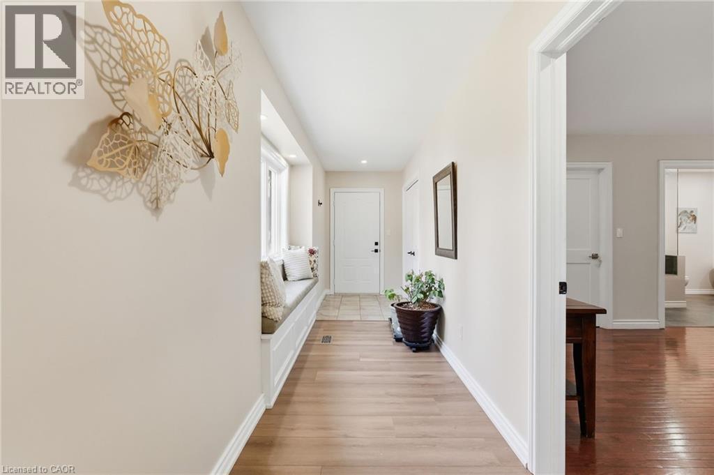 19 5Th Concession E, Waterdown, ON - Indoor Photo Showing Other Room