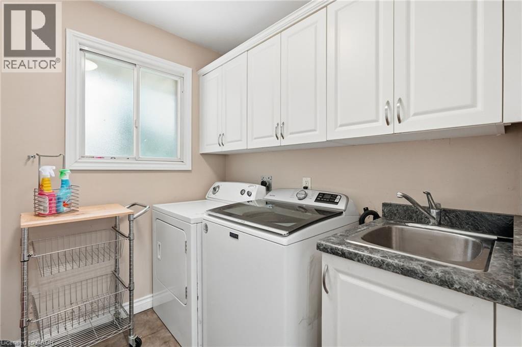 19 5Th Concession E, Waterdown, ON - Indoor Photo Showing Laundry Room