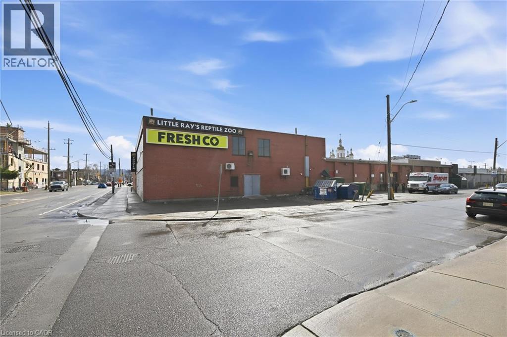 Image quality insufficient for description - 869 Barton Street E, Hamilton, ON