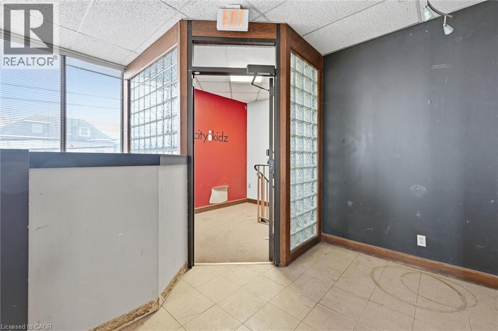869 Barton Street E, Hamilton, ON