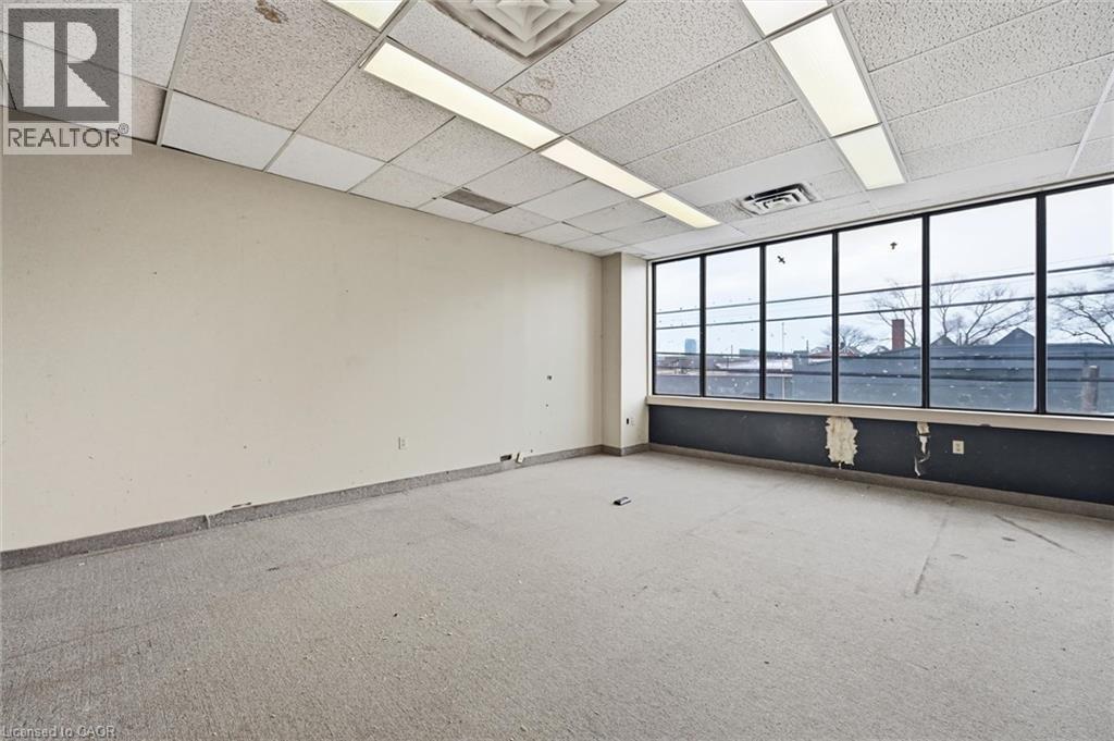 Image quality insufficient for description - 869 Barton Street E, Hamilton, ON