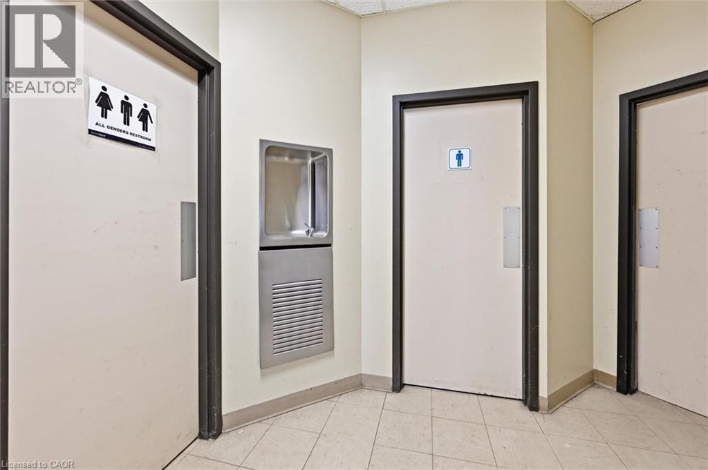 Image quality insufficient for description - 869 Barton Street E, Hamilton, ON