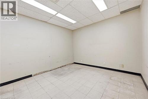 Image quality insufficient for description - 869 Barton Street E, Hamilton, ON 