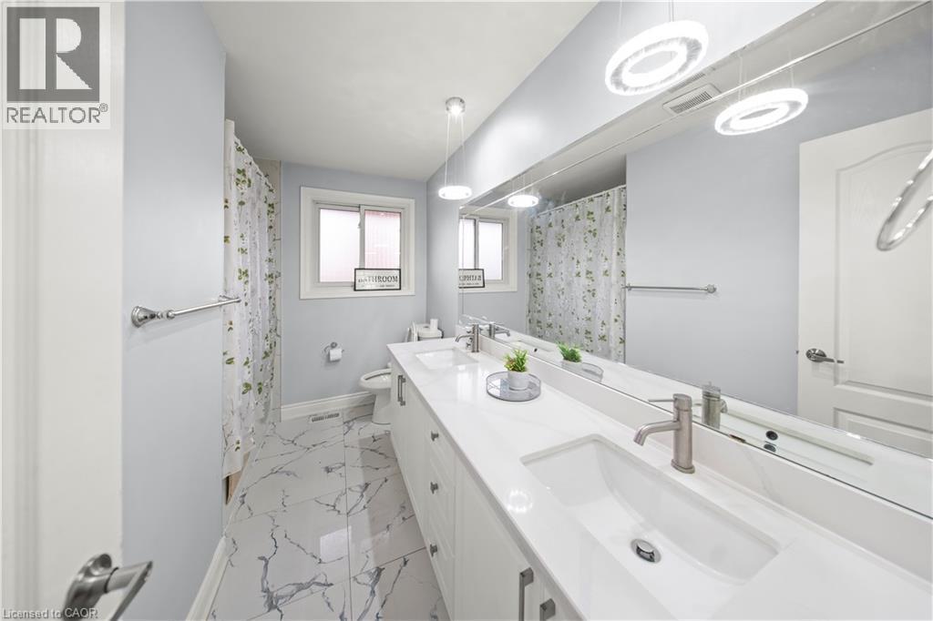 42 Tupper Crescent, Kitchener, ON - Indoor Photo Showing Bathroom