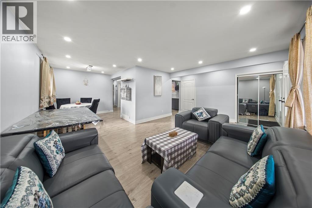 42 Tupper Crescent, Kitchener, ON - Indoor Photo Showing Living Room