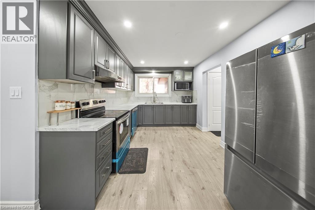 42 Tupper Crescent, Kitchener, ON - Indoor Photo Showing Kitchen With Upgraded Kitchen