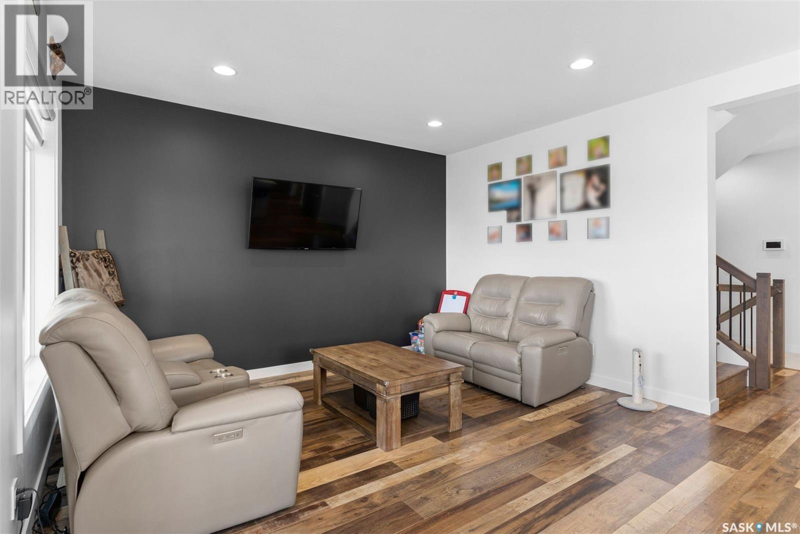 11 Willow View Court, Shields, SK - Indoor Photo Showing Living Room