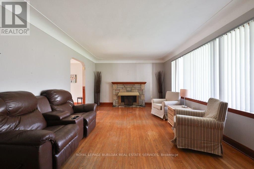 759 King Road, Burlington, ON - Indoor Photo Showing Living Room With Fireplace