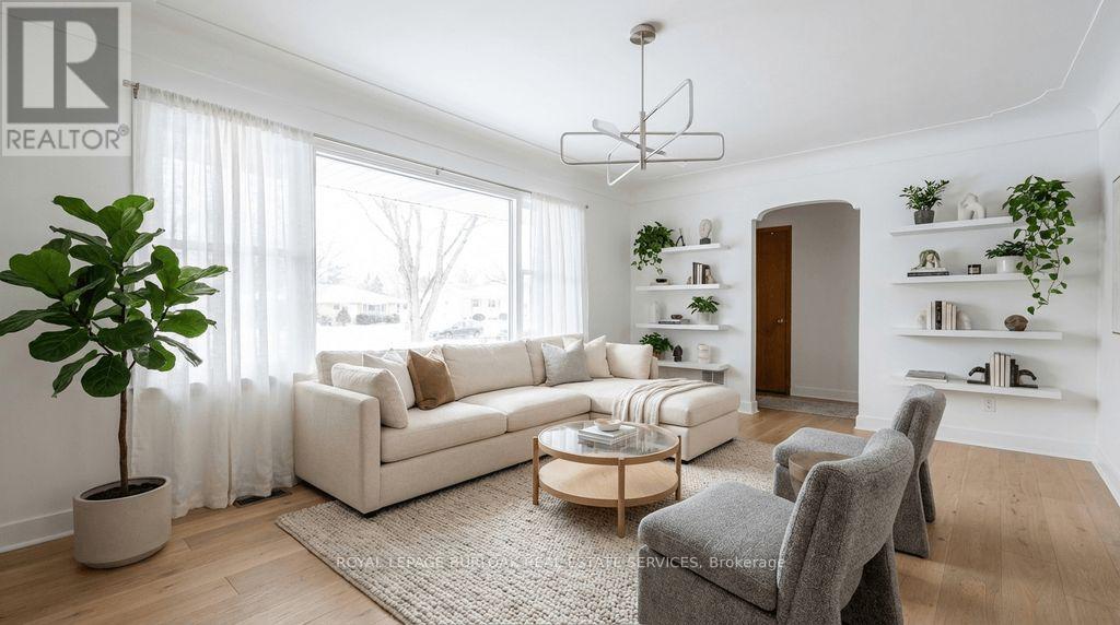 759 King Road, Burlington, ON - Indoor Photo Showing Living Room
