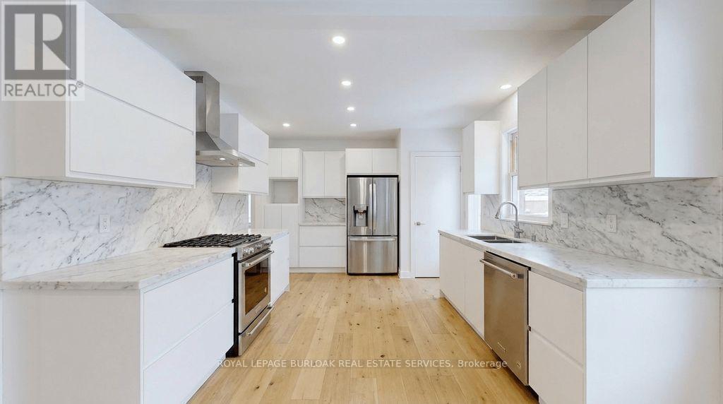 759 King Road, Burlington, ON - Indoor Photo Showing Kitchen With Double Sink With Upgraded Kitchen