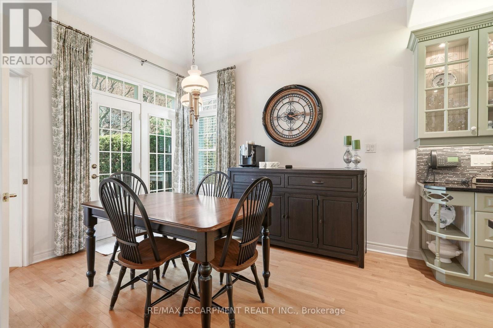 4172 Stonebridge Crescent, Burlington, ON - Indoor Photo Showing Dining Room