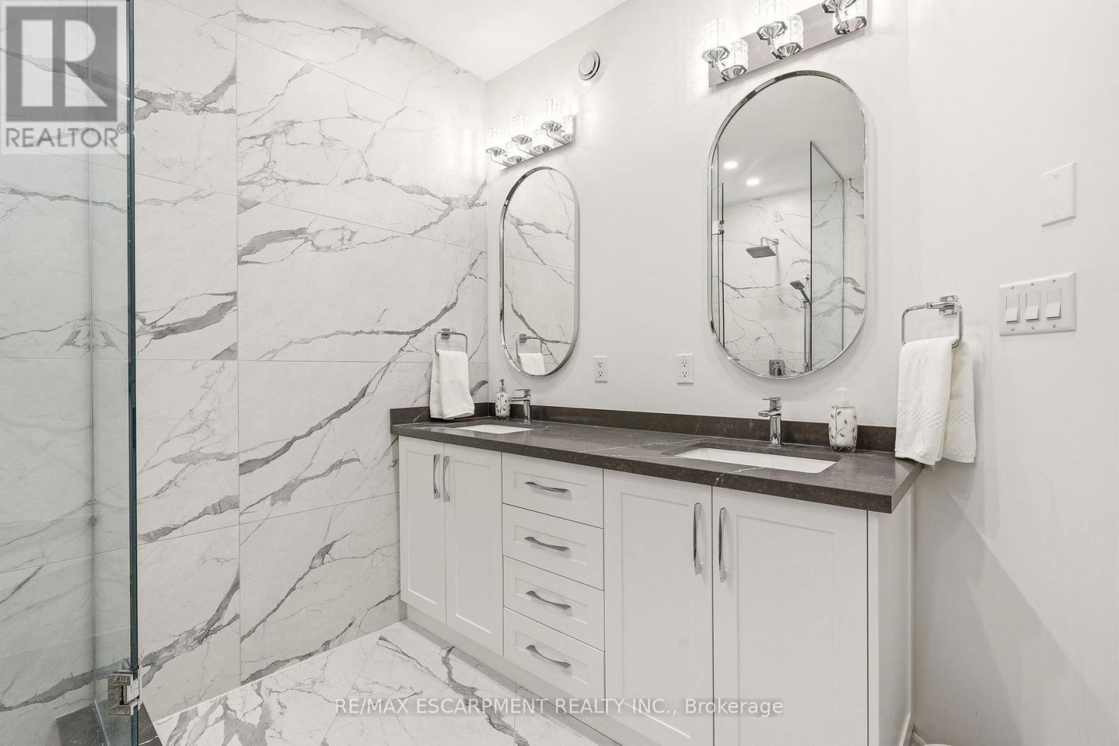 4172 Stonebridge Crescent, Burlington, ON - Indoor Photo Showing Bathroom
