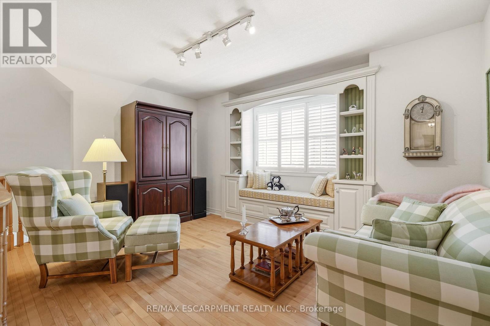 4172 Stonebridge Crescent, Burlington, ON - Indoor Photo Showing Living Room