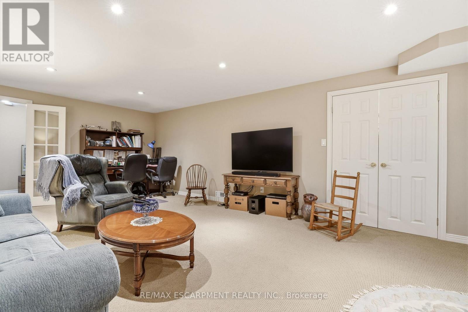 4172 Stonebridge Crescent, Burlington, ON - Indoor Photo Showing Living Room