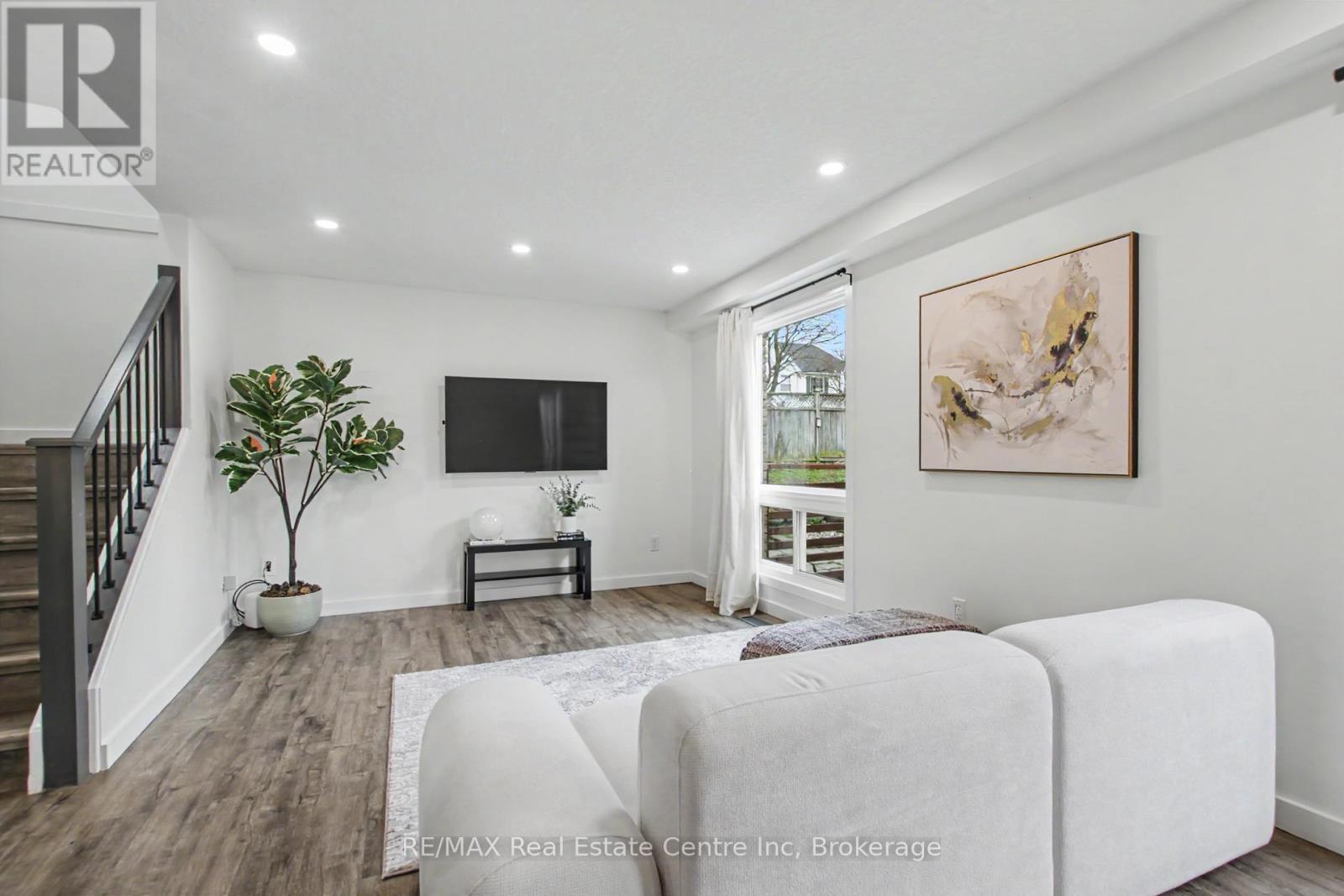 7 Wycliffe Place, Kitchener, ON - Indoor